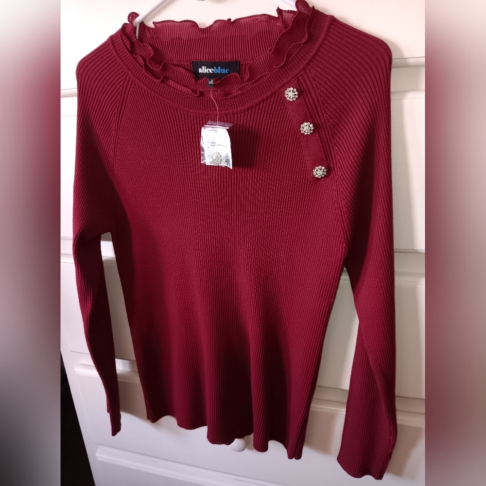Burgundy sweater L with decorative buttons